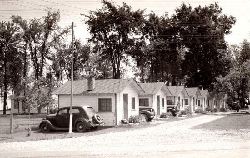 Chalifoux Resort Motel - Vintage Postcard